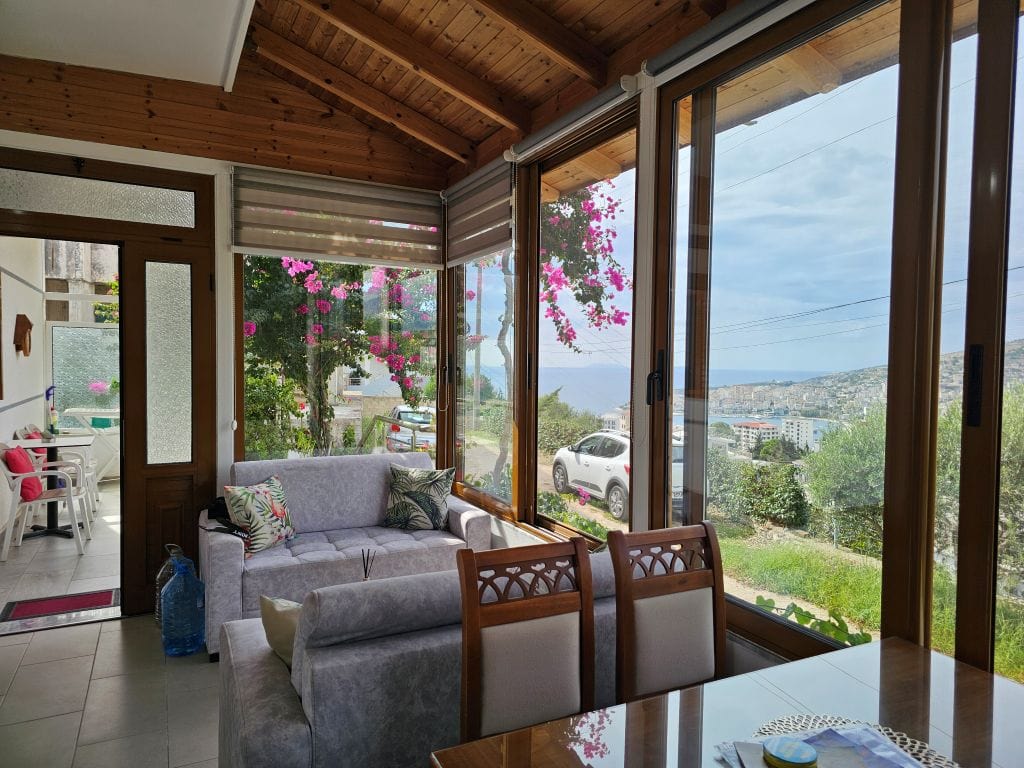 Unsere Unterkunft in Saranda: Ferienwohnung mit Blick auf die Bucht