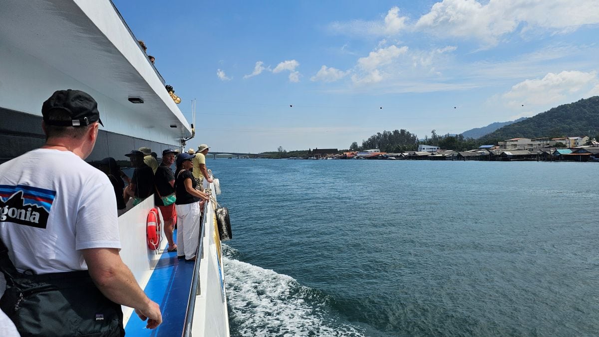 Fähre von Phuket auf dem Weg nach Koh Lanta