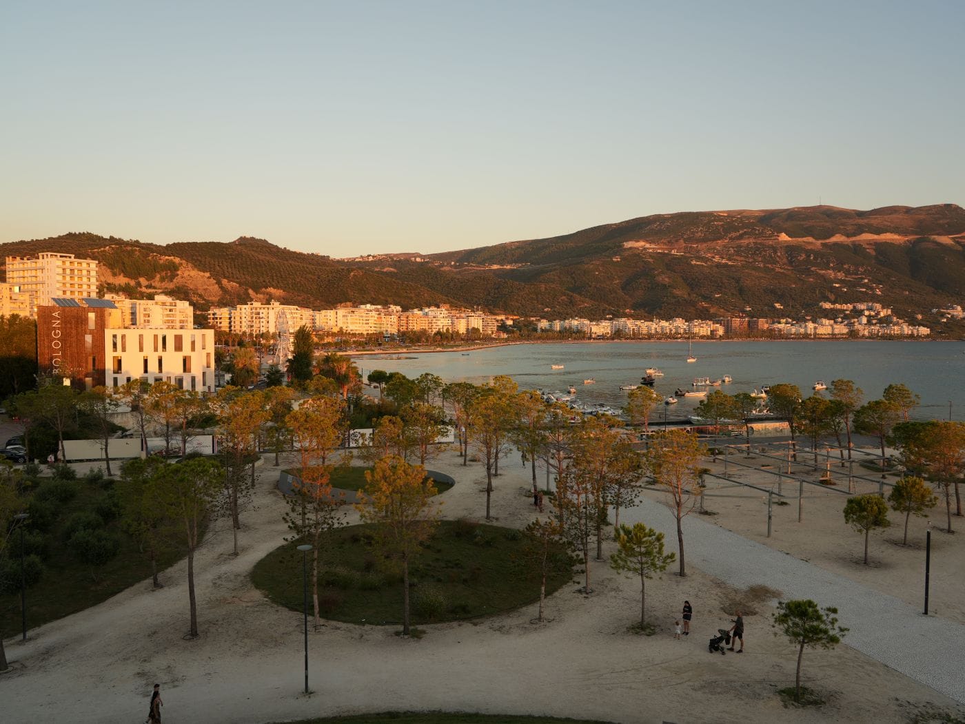 Blick auf Hotels und Gebäude in Vlora