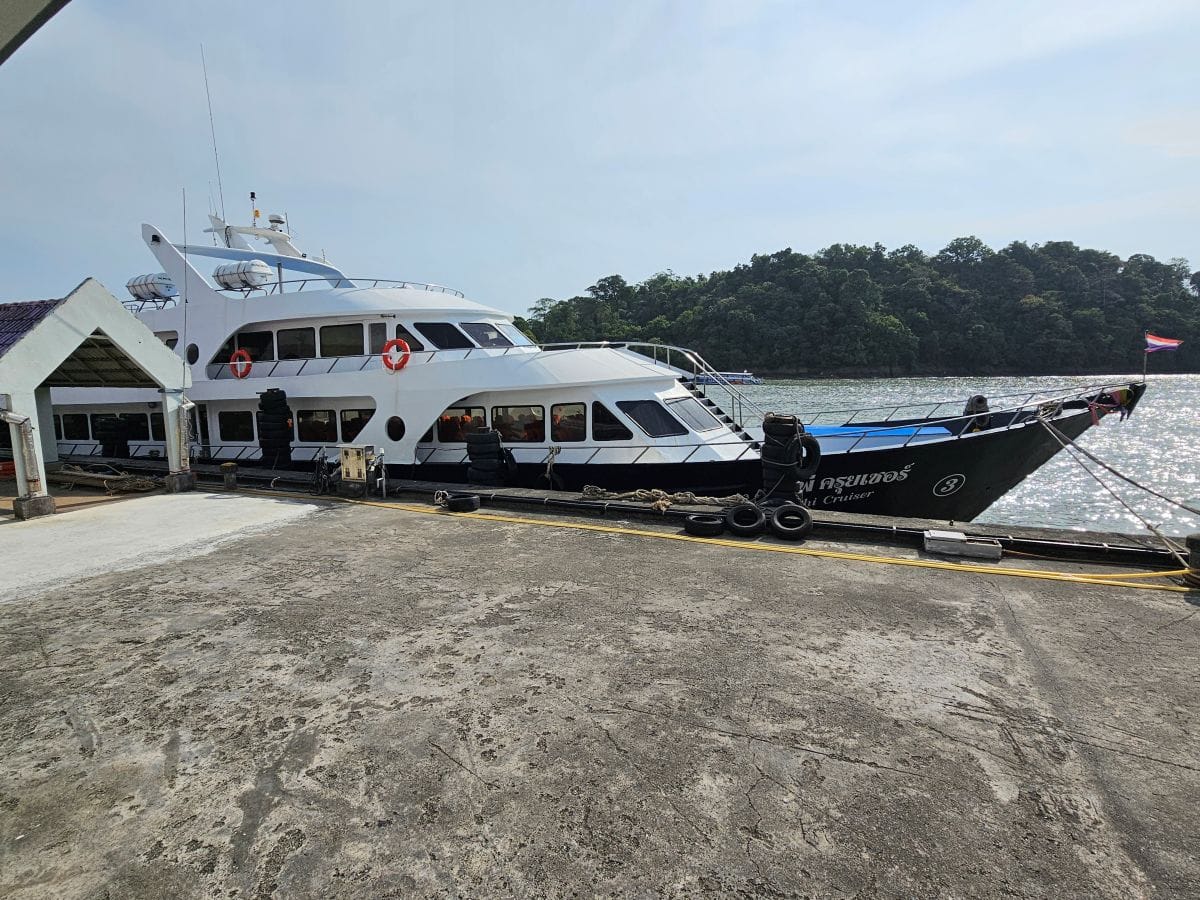 Fähre "Phi Phi Cruiser" am Rassada Pier auf Phuket