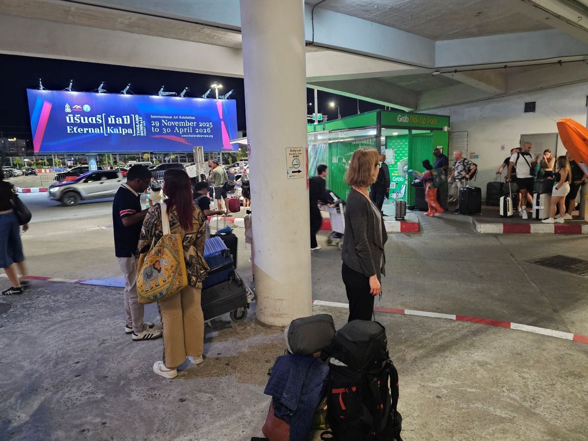 Grab Pick-up Point am Flughafen in Pukhet