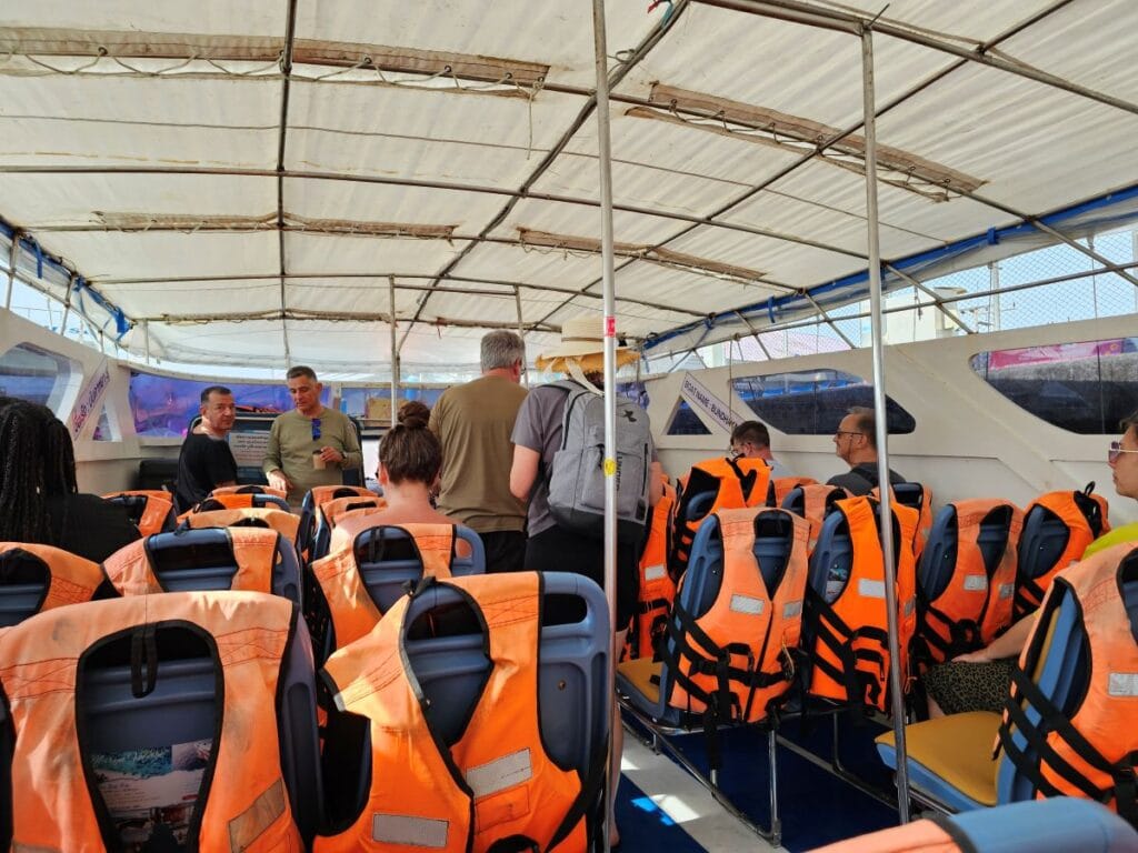 So sieht es auf einem Speedboat von Phuket nach Koh Lanta aus.
