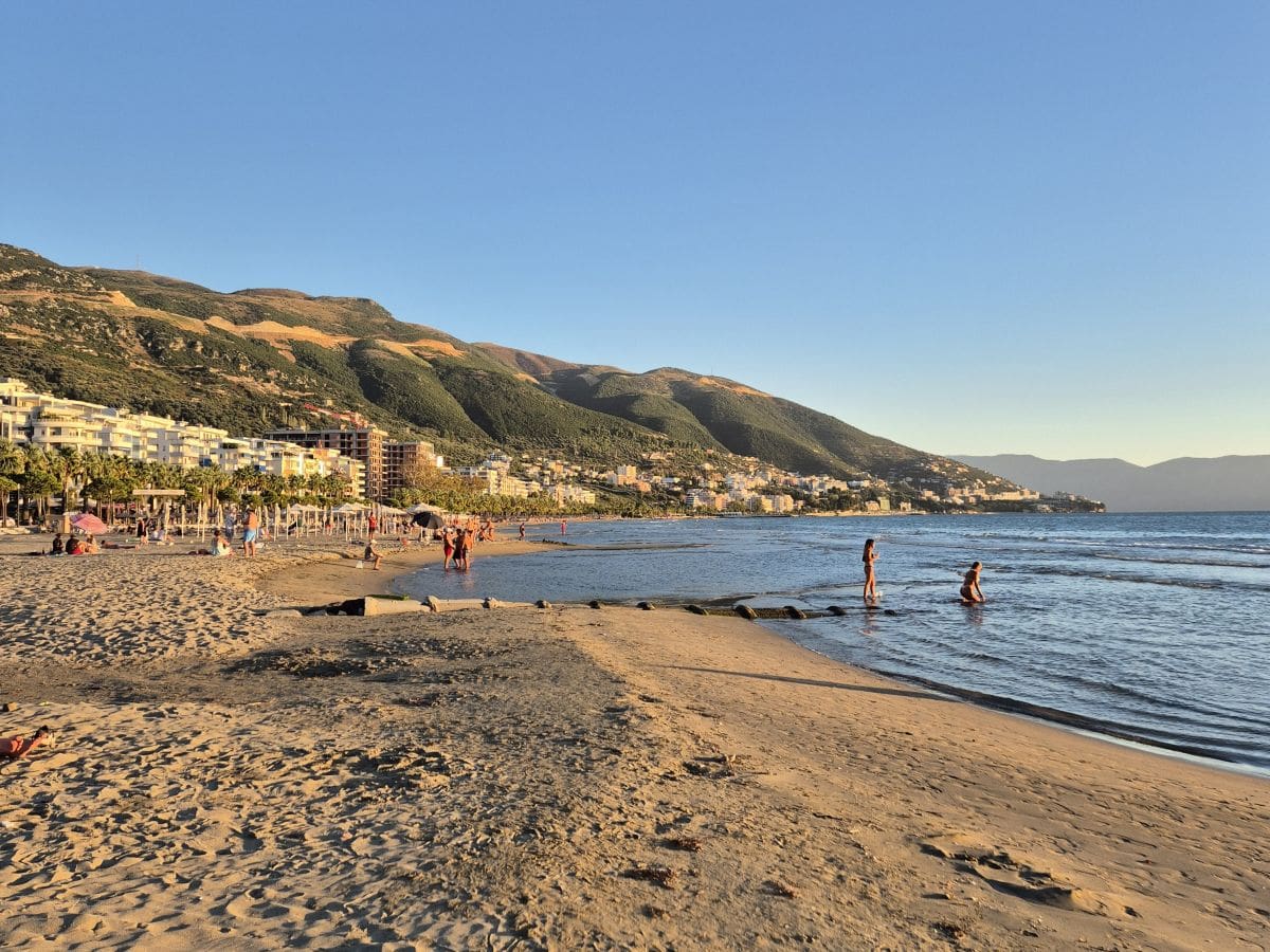 Stadtstrand von Vlora am Abend