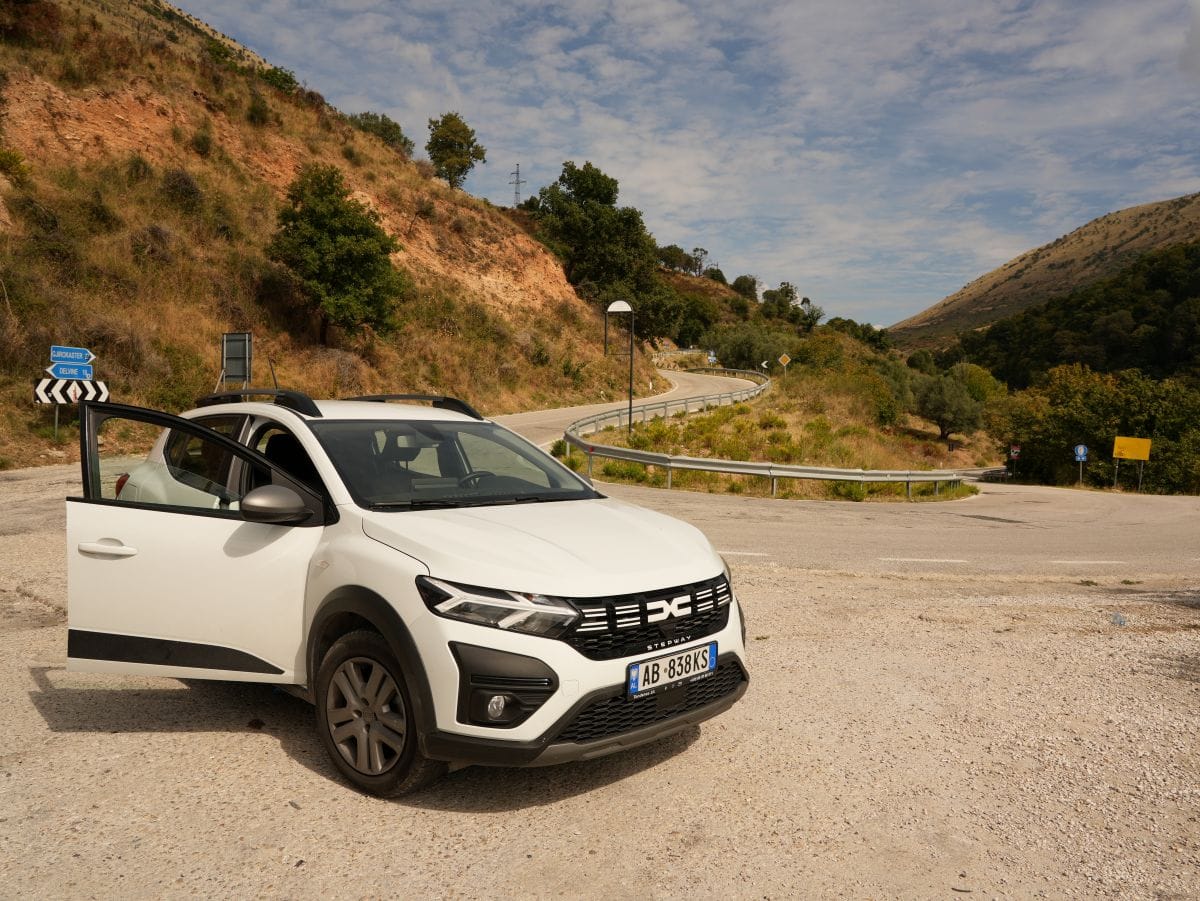 Anreise nach Gjirokastra mit dem Mietwagen