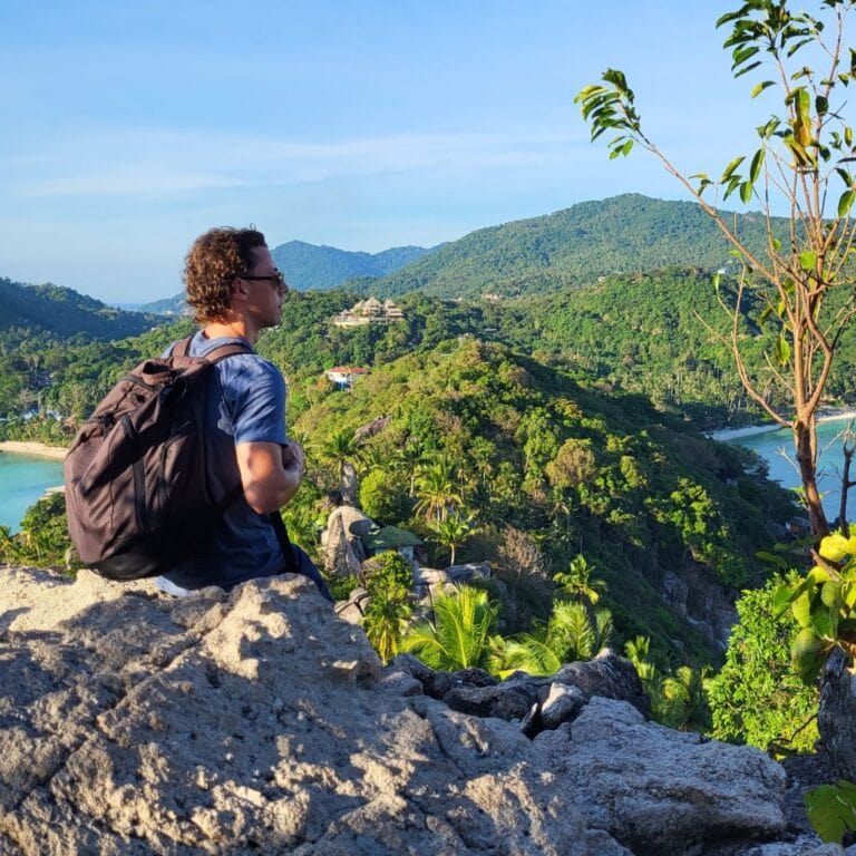 Unsere aktuellen Erfahrungen von der Insel Koh Tao. Bild: Chris von Reisekröten auf dem John-Suwan Viewpoint