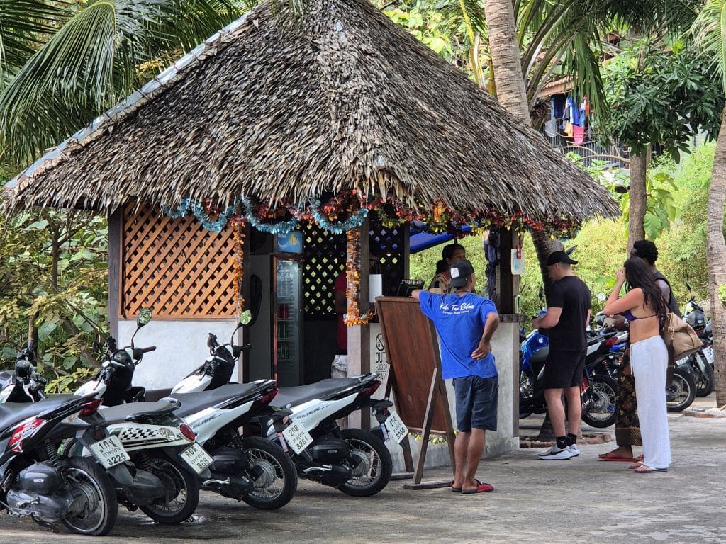 Touristen müssen Eintritt für den Strand auf Koh Tao zahlen