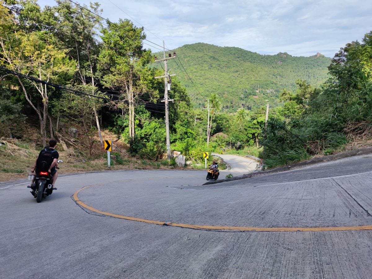 Rollerfahren auf Koh Tao: Steile Straßen