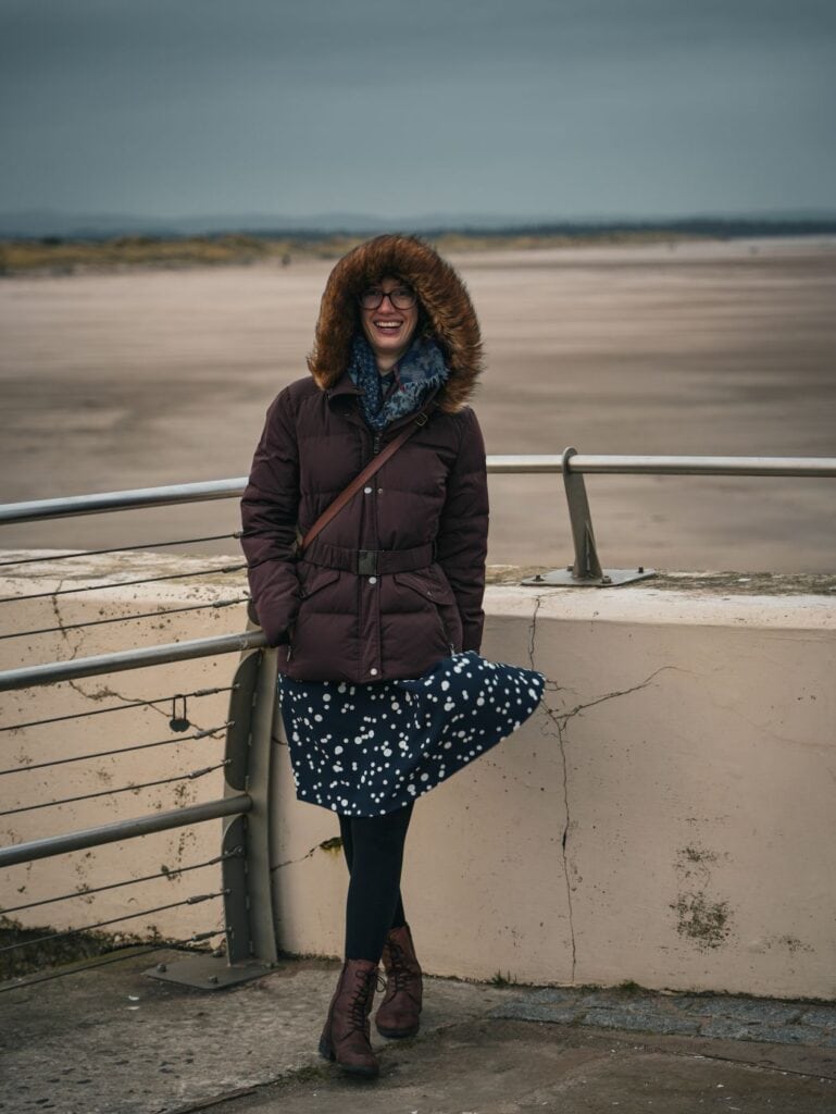 Theresa von Reisekröten am Strand von St Andrews in Schottland