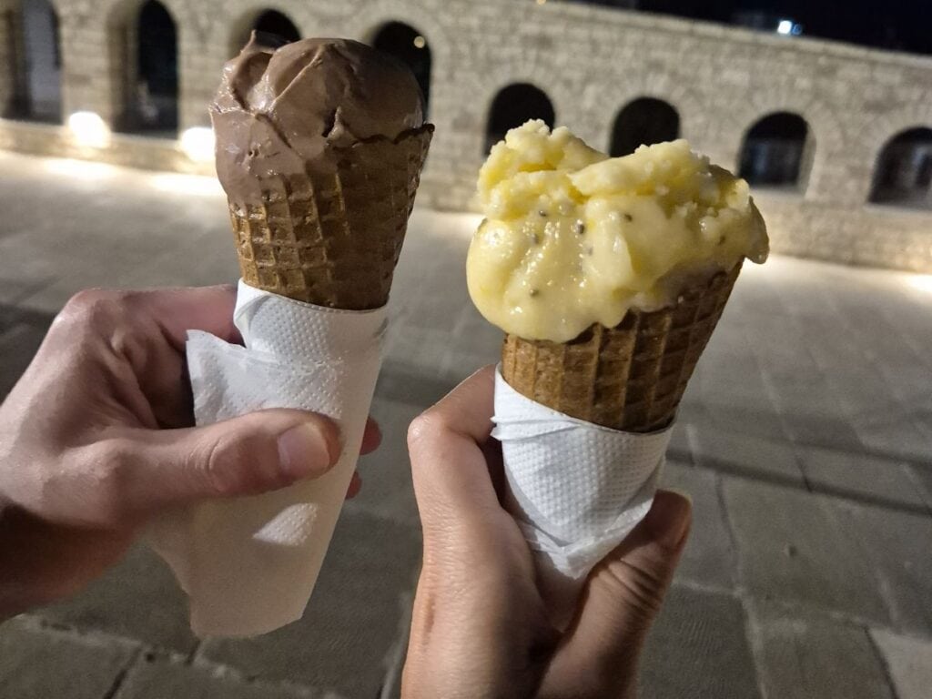 Eis von der Patisserie Kalimera in Gjirokastra