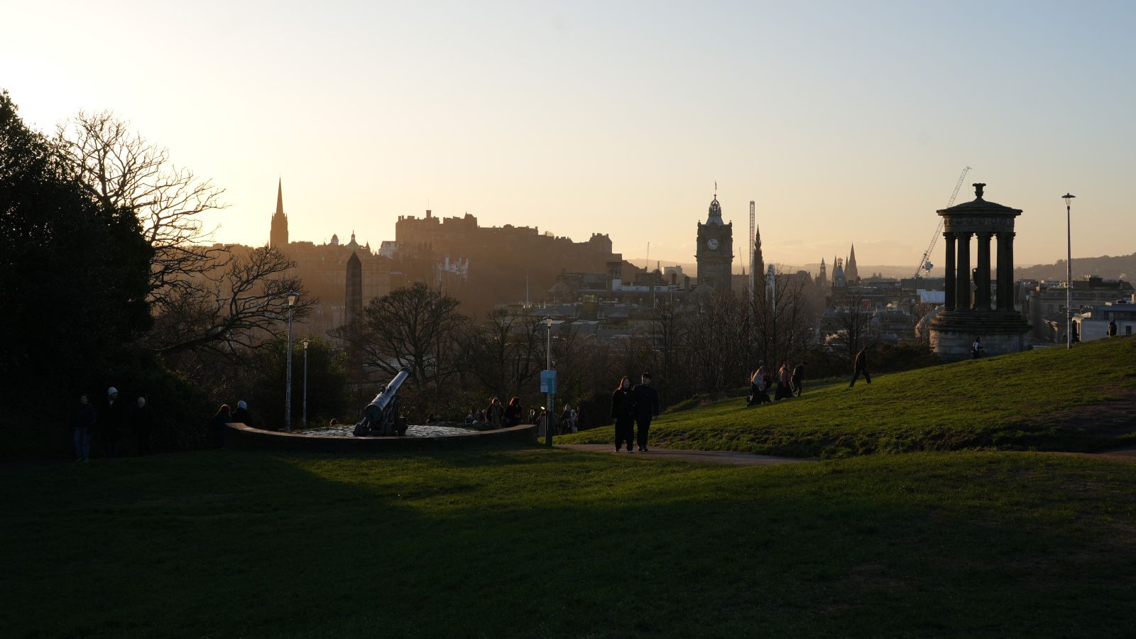 Zum Sonnenuntergang auf dem Calton Hill in Edinburgh