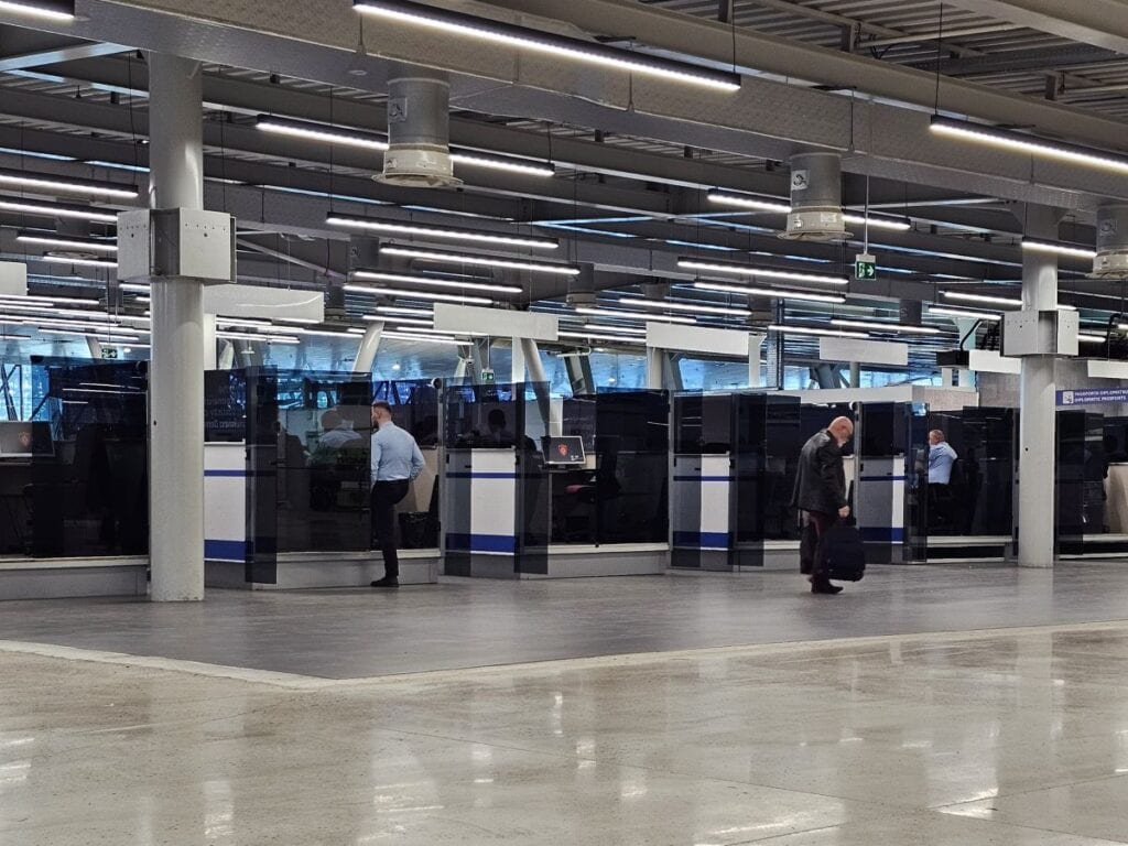Ausreisekontrolle in Albanien am Flughafen Tirana