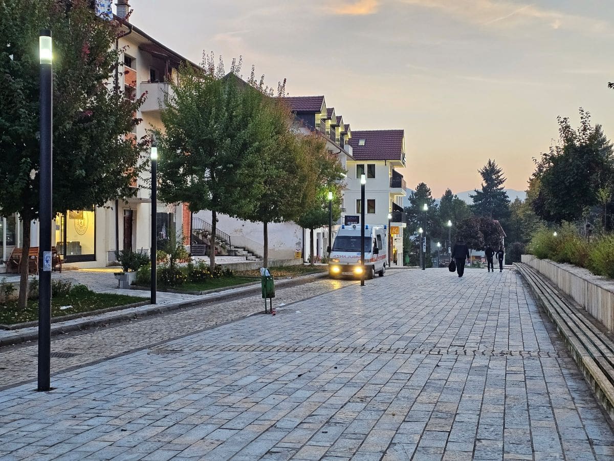 Fußgängerzone von Bajram Curr, nahe Valbona Tal