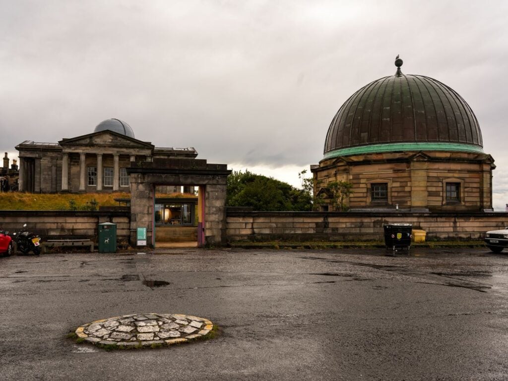 Die Sternwarte auf Calton Hill, Edinburgh.