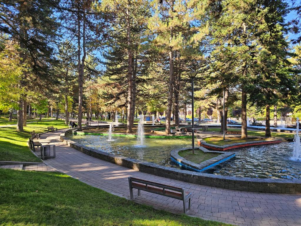 Park in Korca: Parku Riniu