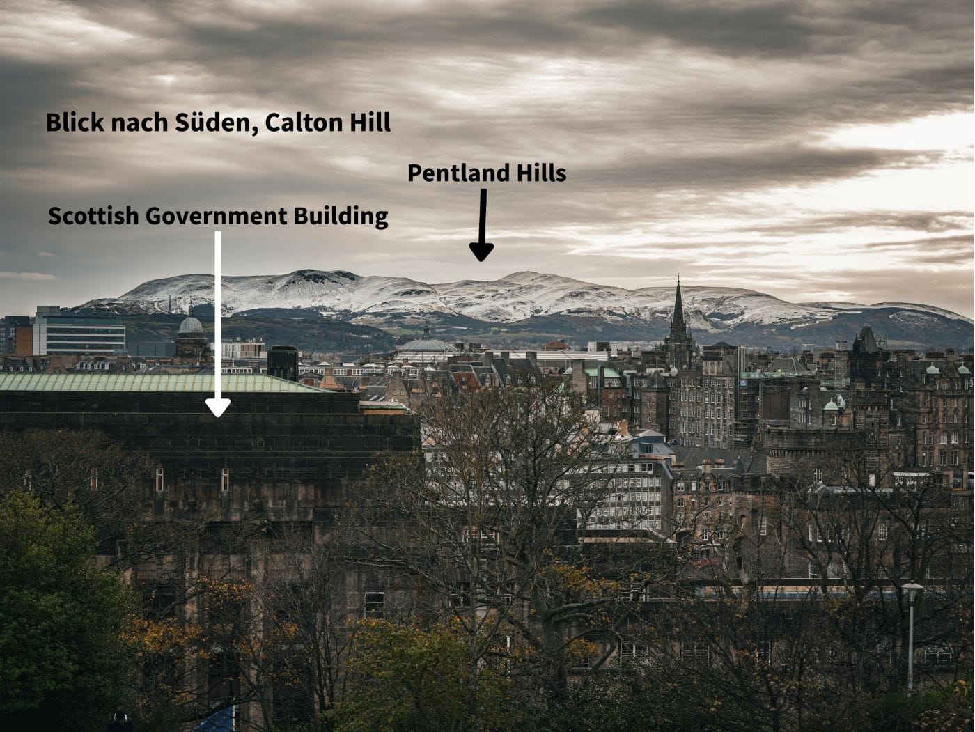 Blick auf die Pentland Hills vom Calton Hill