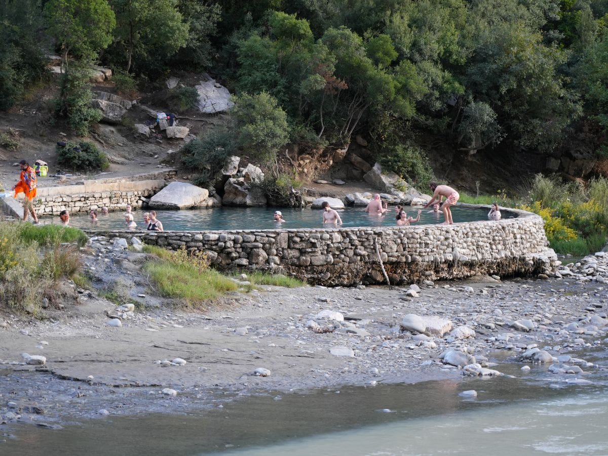 Baden in den Thermalquellen von Permet