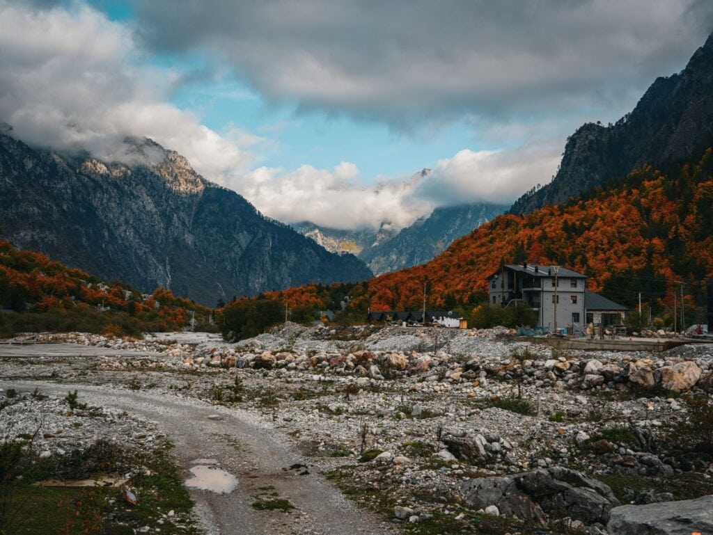 Wolken im Tal von Valbona