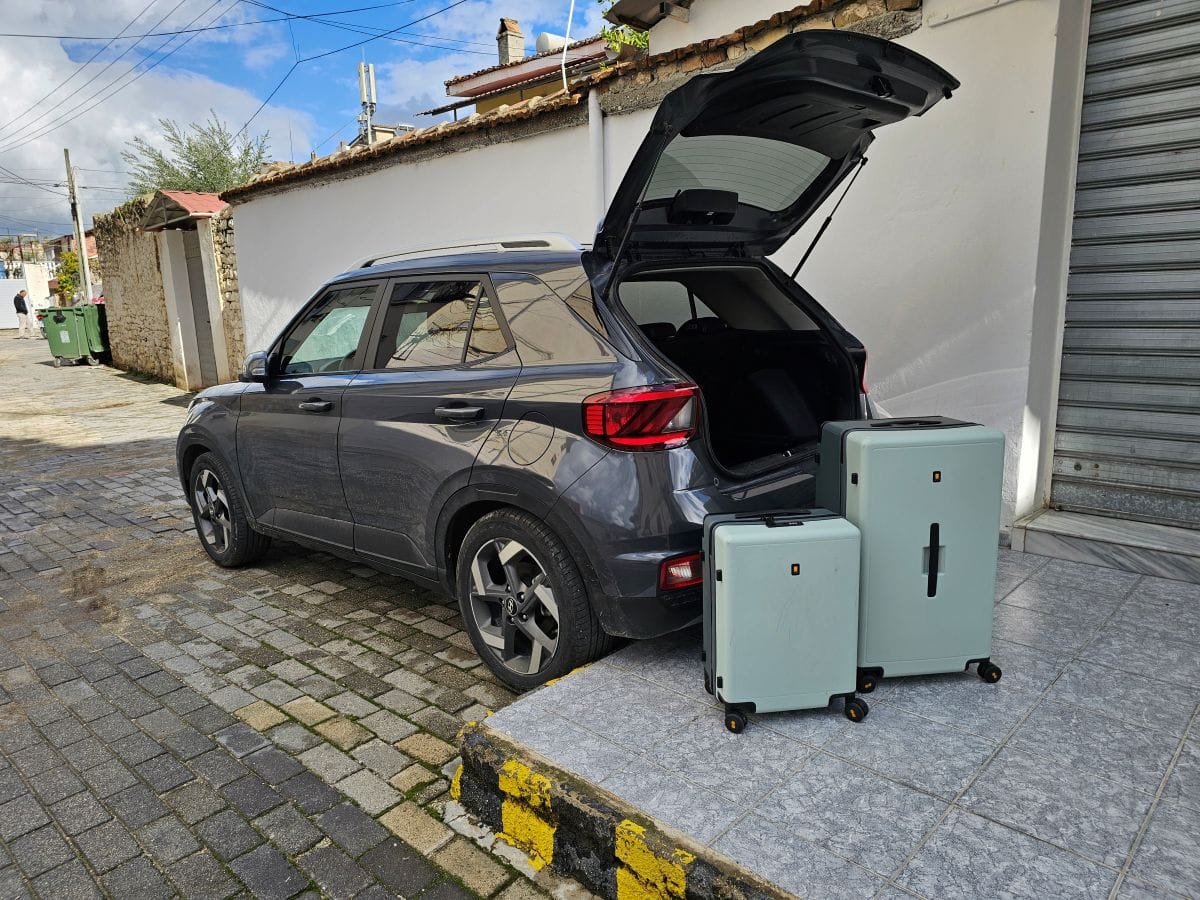 Albanien: Unterkünfte in der Stadt immer mit Parkplatz buchen