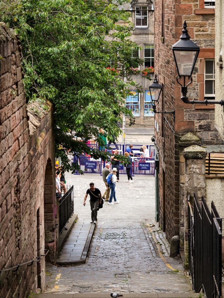 Treppen des Castle Wynd in Edinburgh hinunter zum Grassmarket