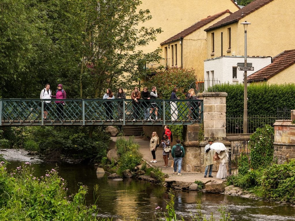 Dean Village 2025, voll mit "Instagram-Touristen"