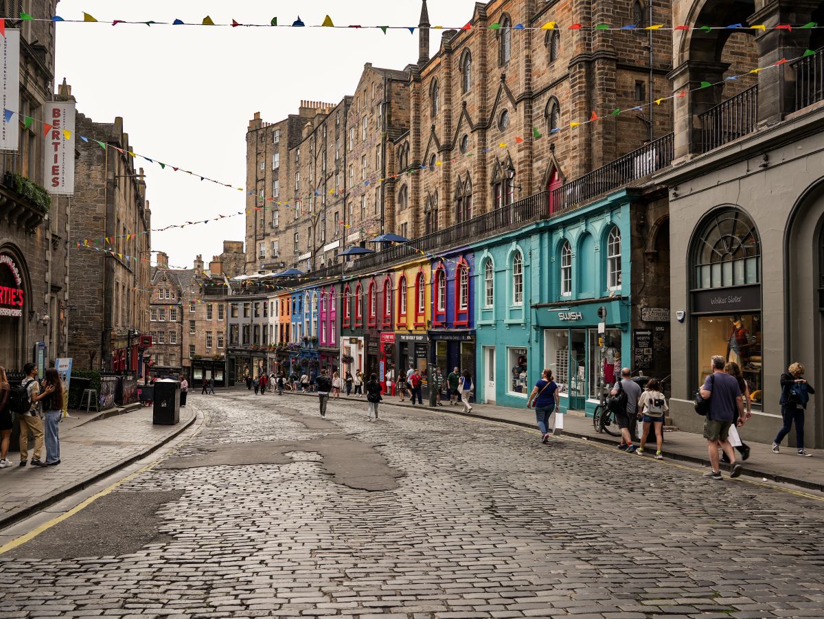 Blick von der George IV Bridge kommend in die victoria street