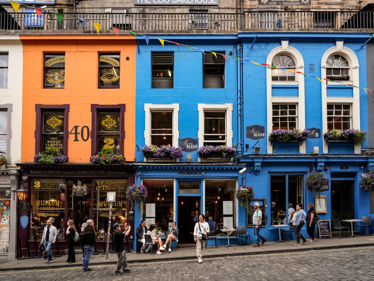 Geschäfte in der Victoria Street in Edinburgh