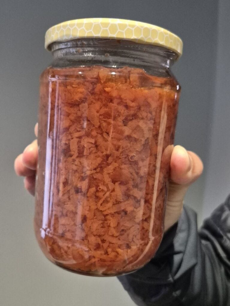 Quittenmarmelade, die wir als Geschenk von einem Gastgeber in Albanien erhielten