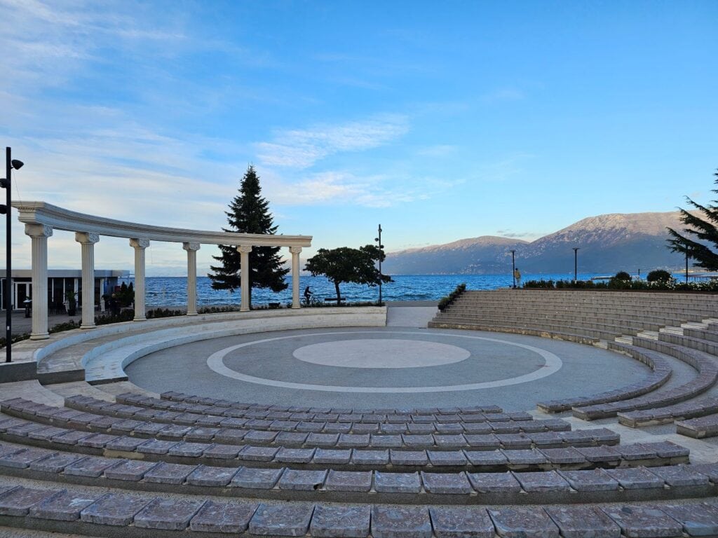 Im Ort Pogradec am Ohridsee in Albanien