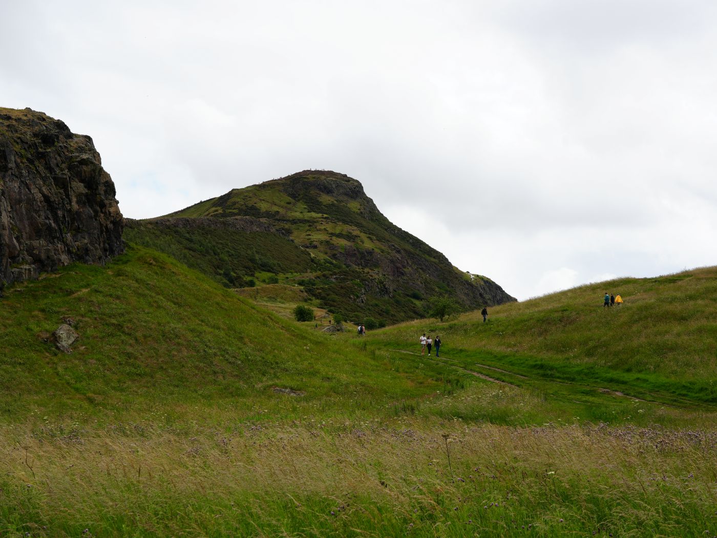 Blick auf den Arthur's Seat in Edinburgh, Wanderweg