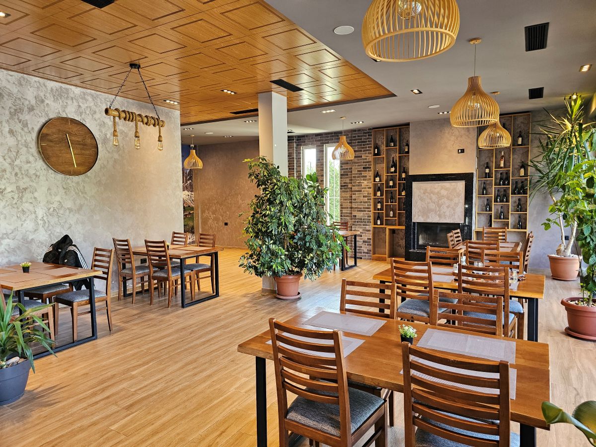 Restaurant und Bar unseres Hotels in Peshkopi