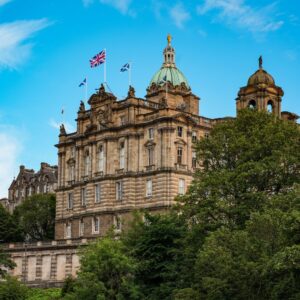 Sehenswürdigkeiten in Edinburgh: Chris und Theresa von Reisekröten stellen vor, wie man die 37 schönsten Orte in Edinburgh als Laufwege sinnvoll miteinander verbindet und so das meiste aus zwei bis drei Tagen in Edinburgh herausholt, und sich dabei verhält und fortbewegt, wie die Locals.