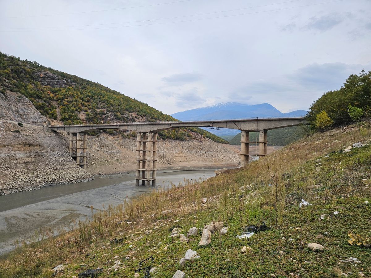 Brücke über den Fluss Drin/Fierza Stausee