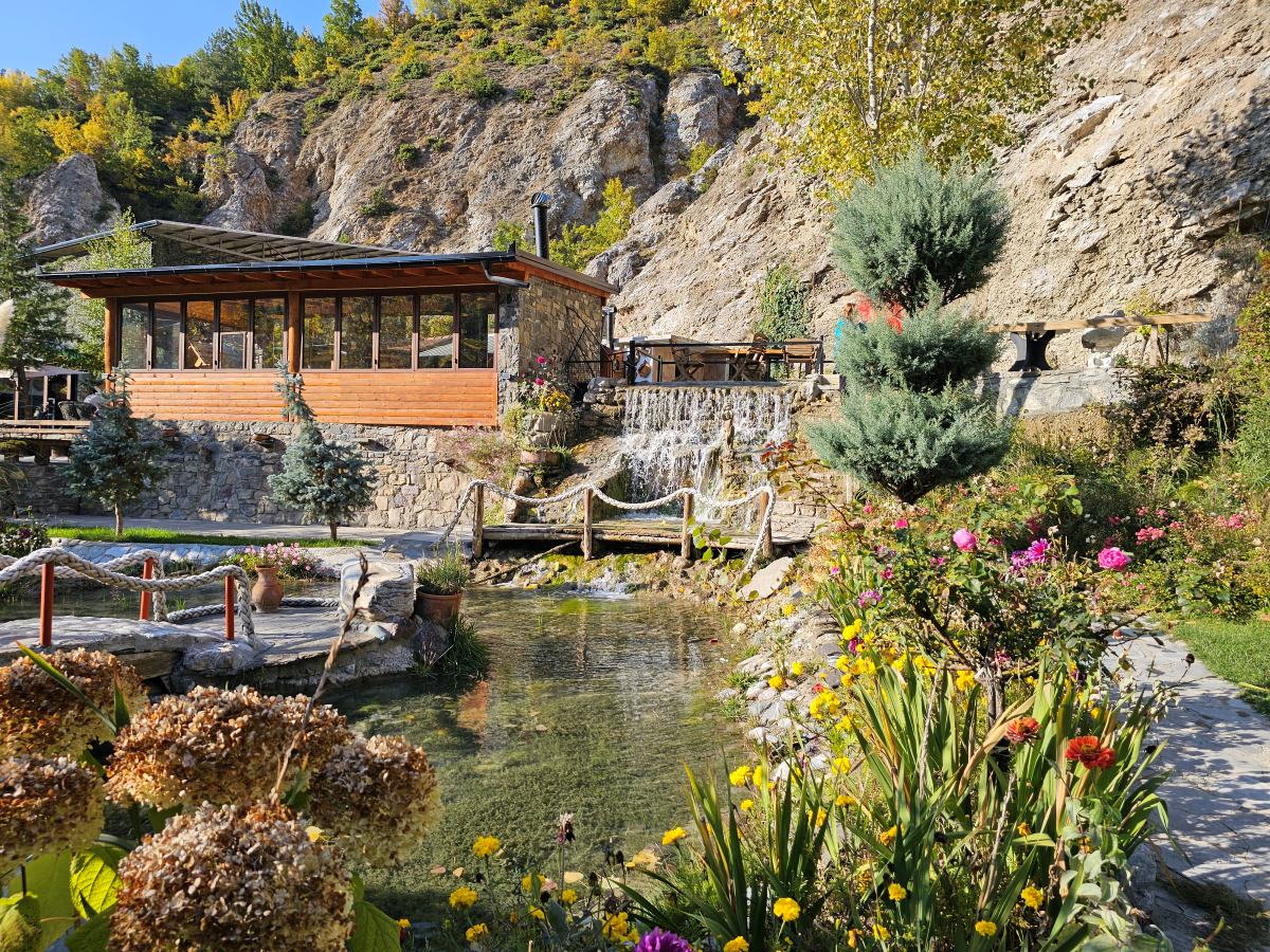 Im Dibra Park in Peshkopi