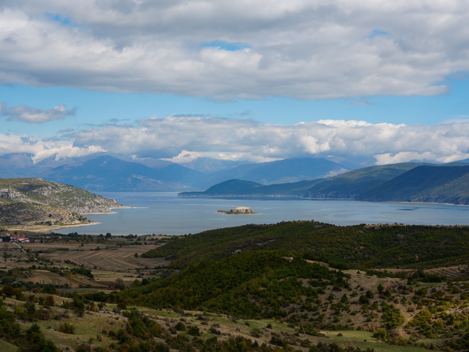 Blick auf den Prespasee in Albanien