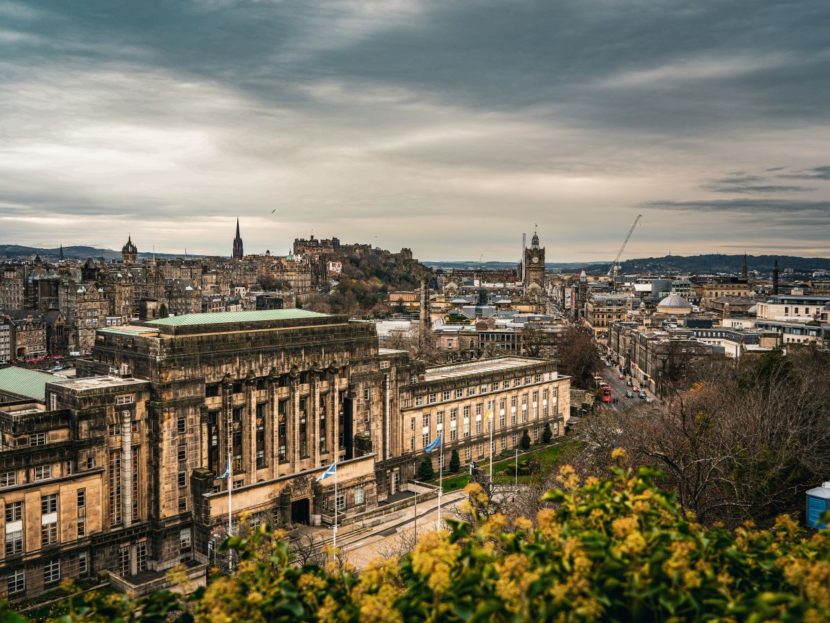 Schottisches Regierungsgebäude in Edinburgh in der Regent Road