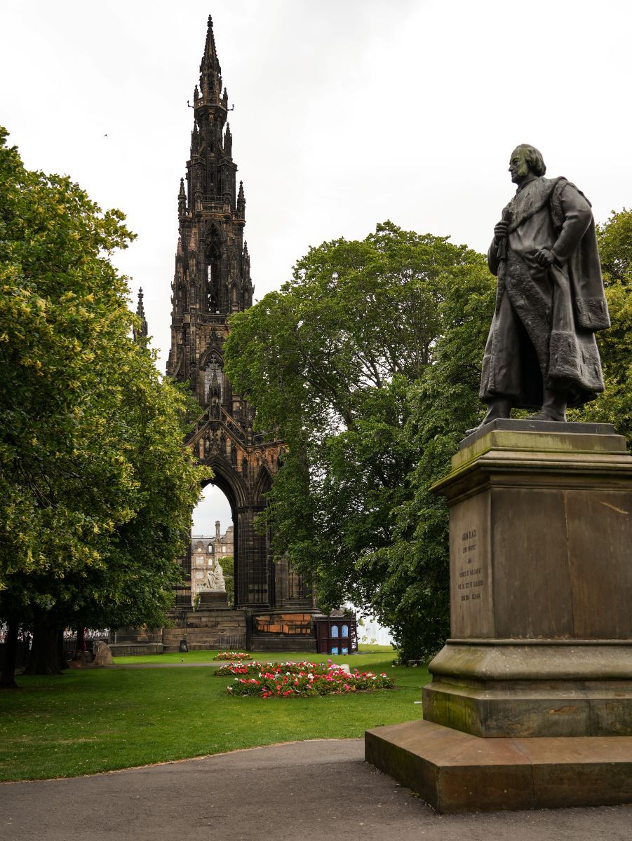 Das Scott Monument in Edinburgh