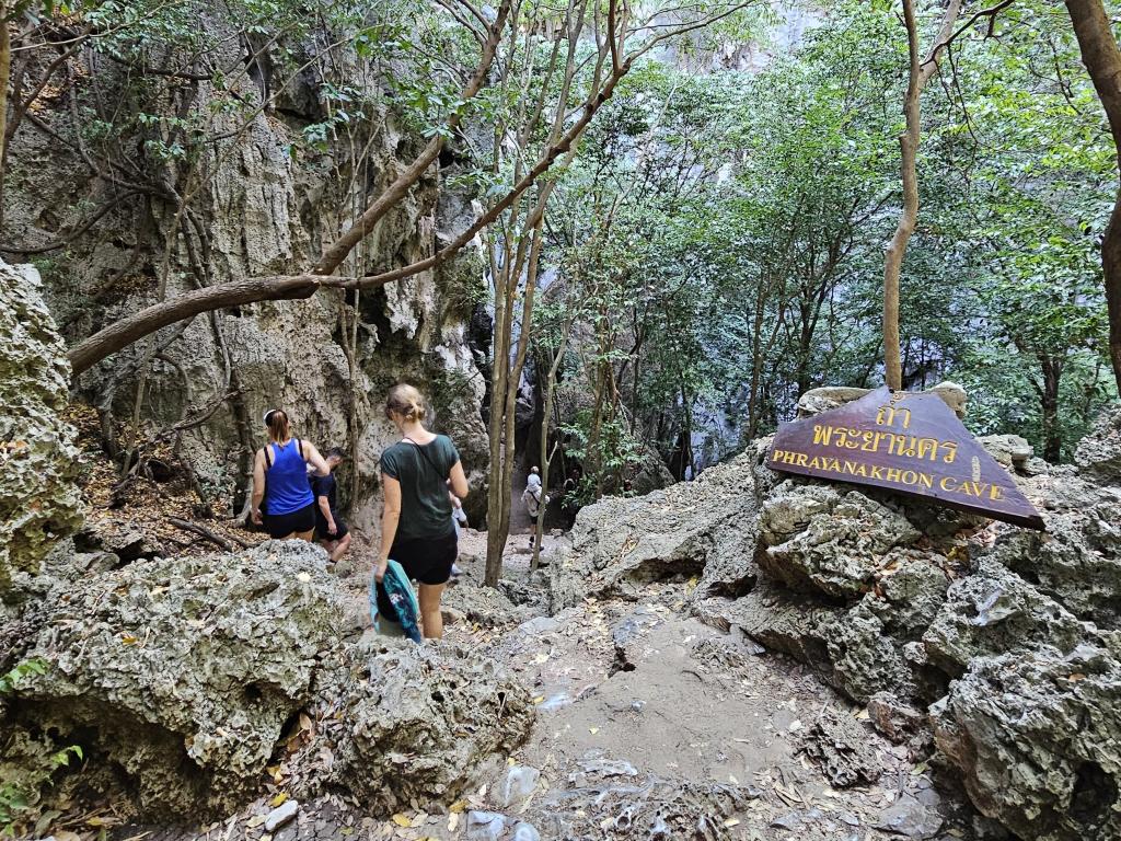 Abstieg in die Phraya Nakhon Cave