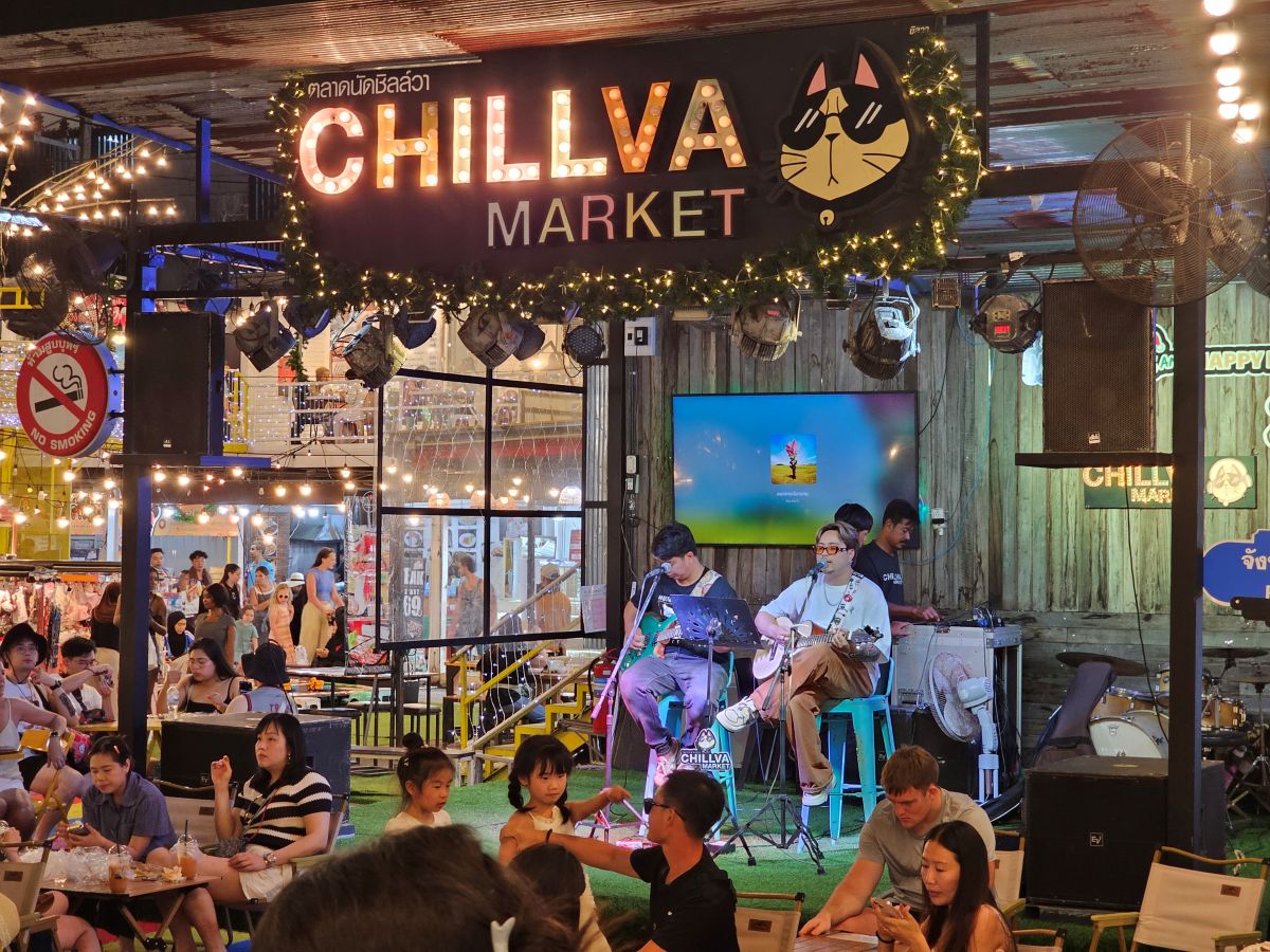 Livemusik auf dem Chillva Nachtmarkt von Phuket