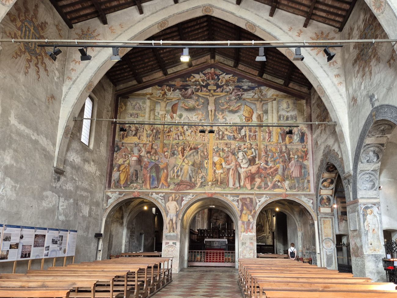 Im Inneren der Kirche Chiesa di Santa Maria degli Angioli