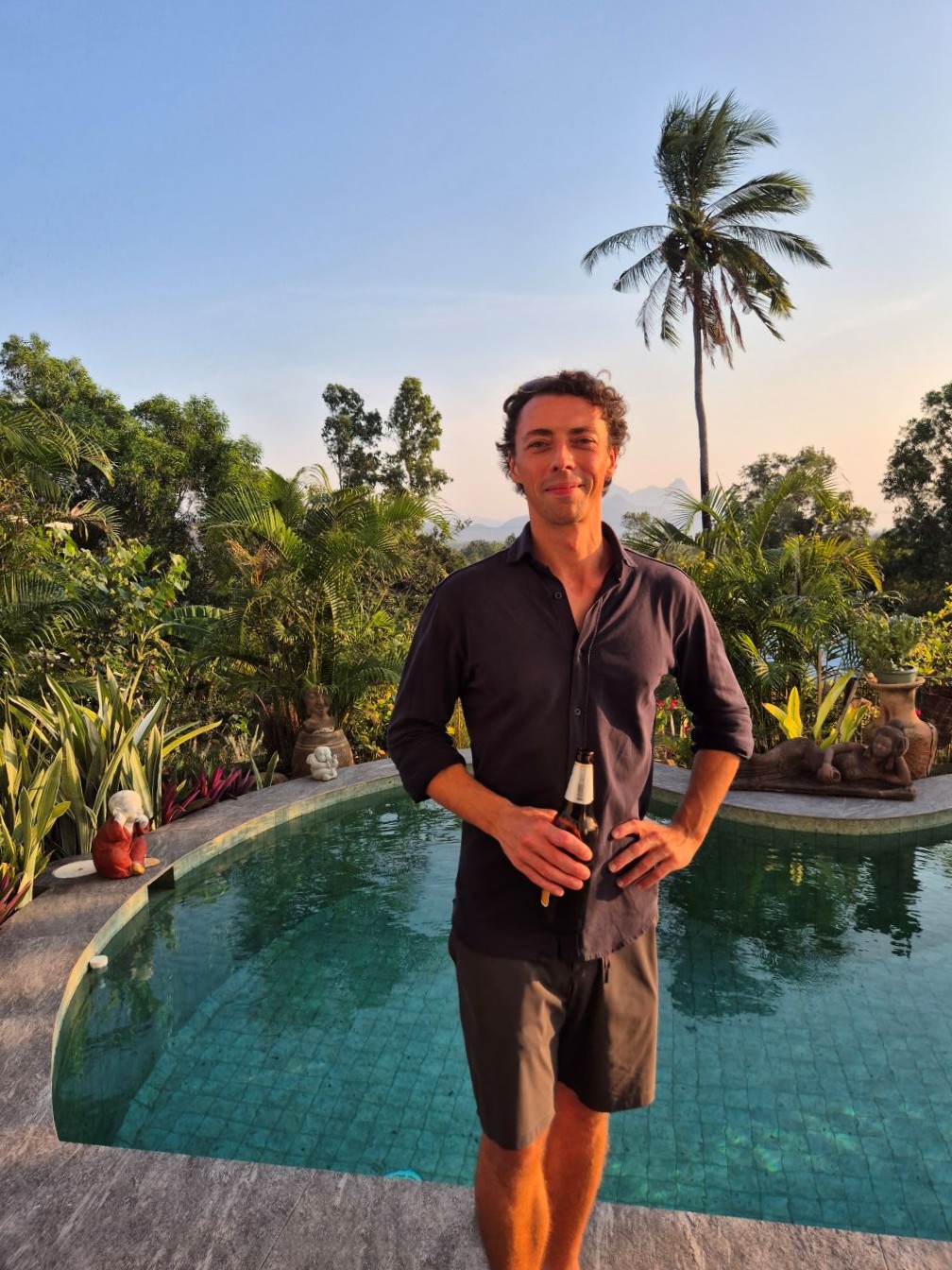 Chris von Reisekröten, beim Housesitting in Thailand