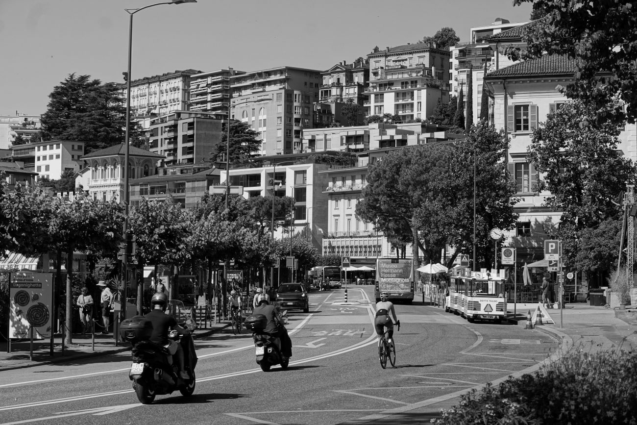 Fahrrad, ÖPNV, Bus und Bahnfahren in Lugano