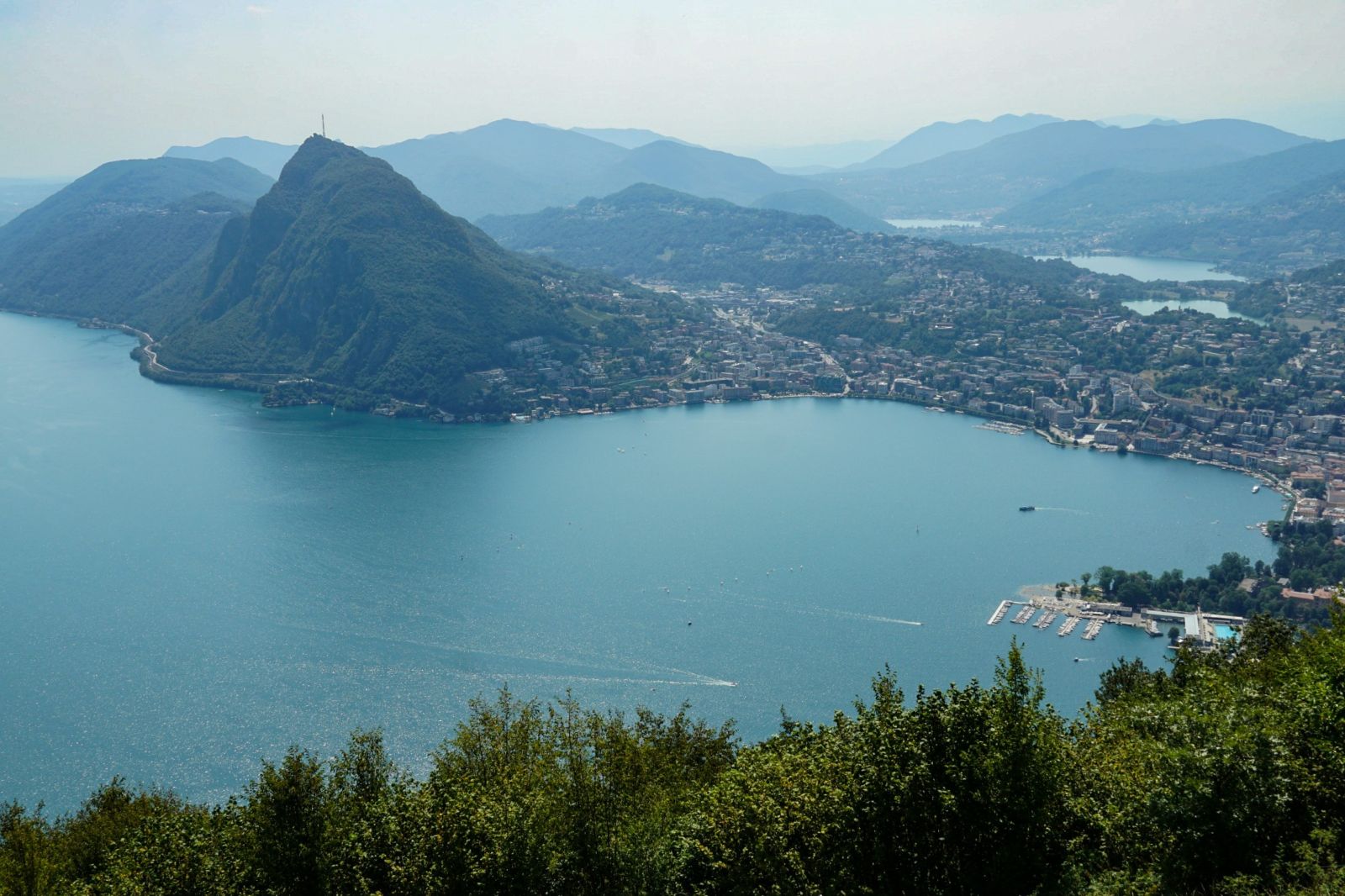 Aussicht auf Lugano und den San Salvatore vom Monte Brè