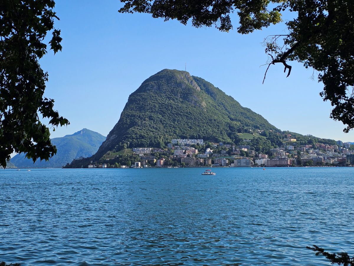Blick auf den Monte Sal Salvatore vom Parco Ciani