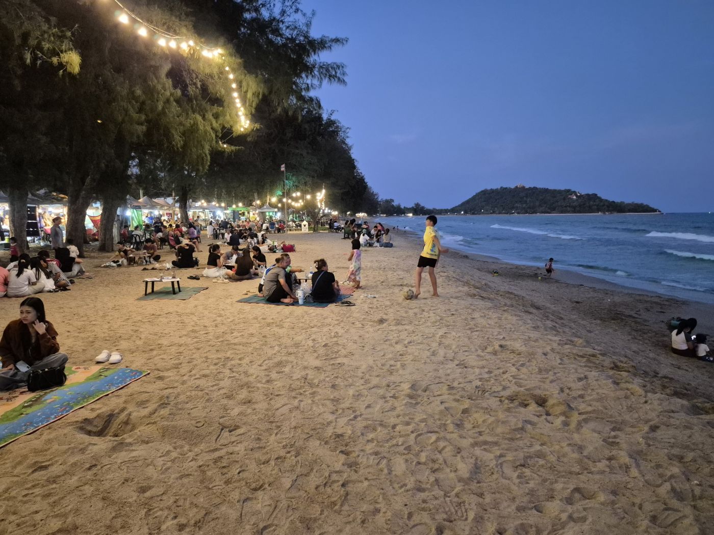 Nachtmarkt am Strand von Ban Krut