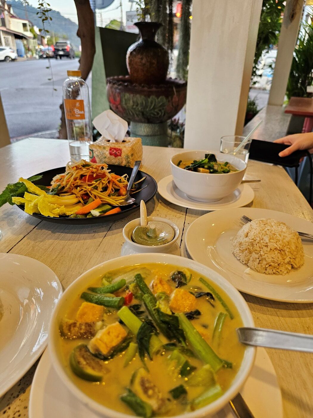 Veganes Essen in Phuket: Green Curry, Papayasalat, Tempeh
