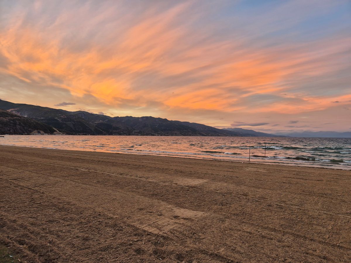 Sonnenuntergang am Ohridsee in Pogradec, Albanien