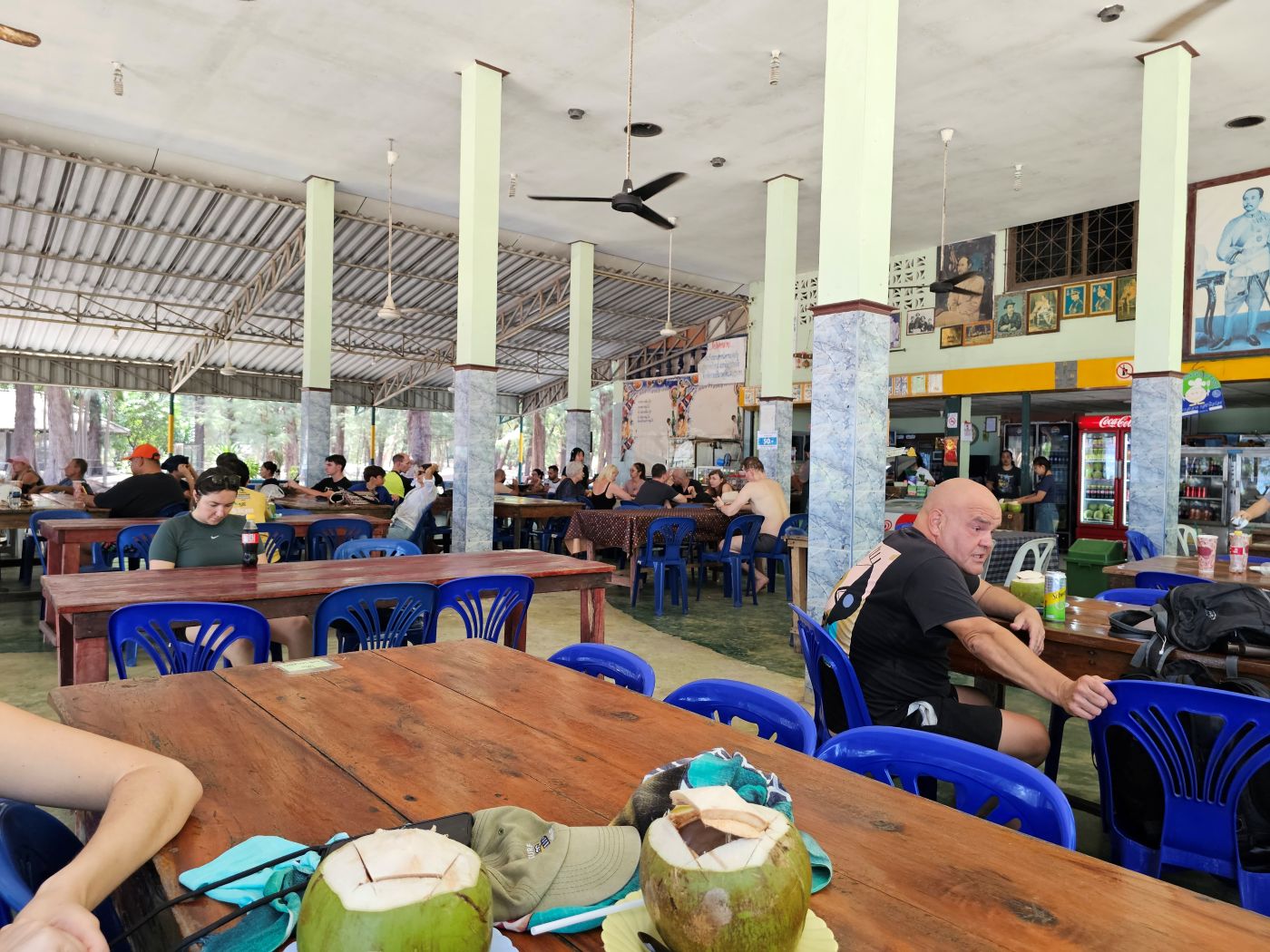Restaurant am Strand nahe der Phraya Nakhon Cave