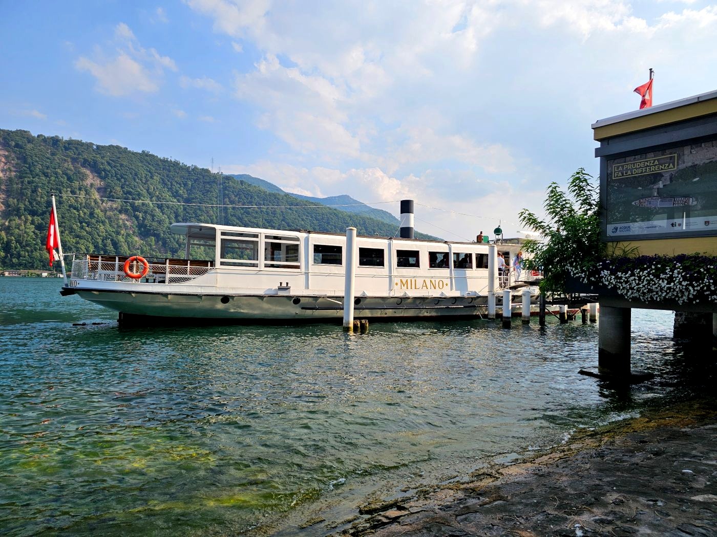 Schiff auf dem Luganersee