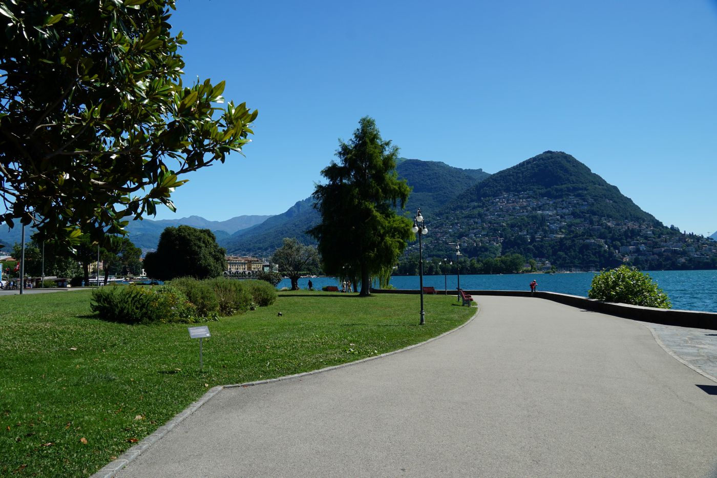 Joggen auf der Promenade am See in Lugano
