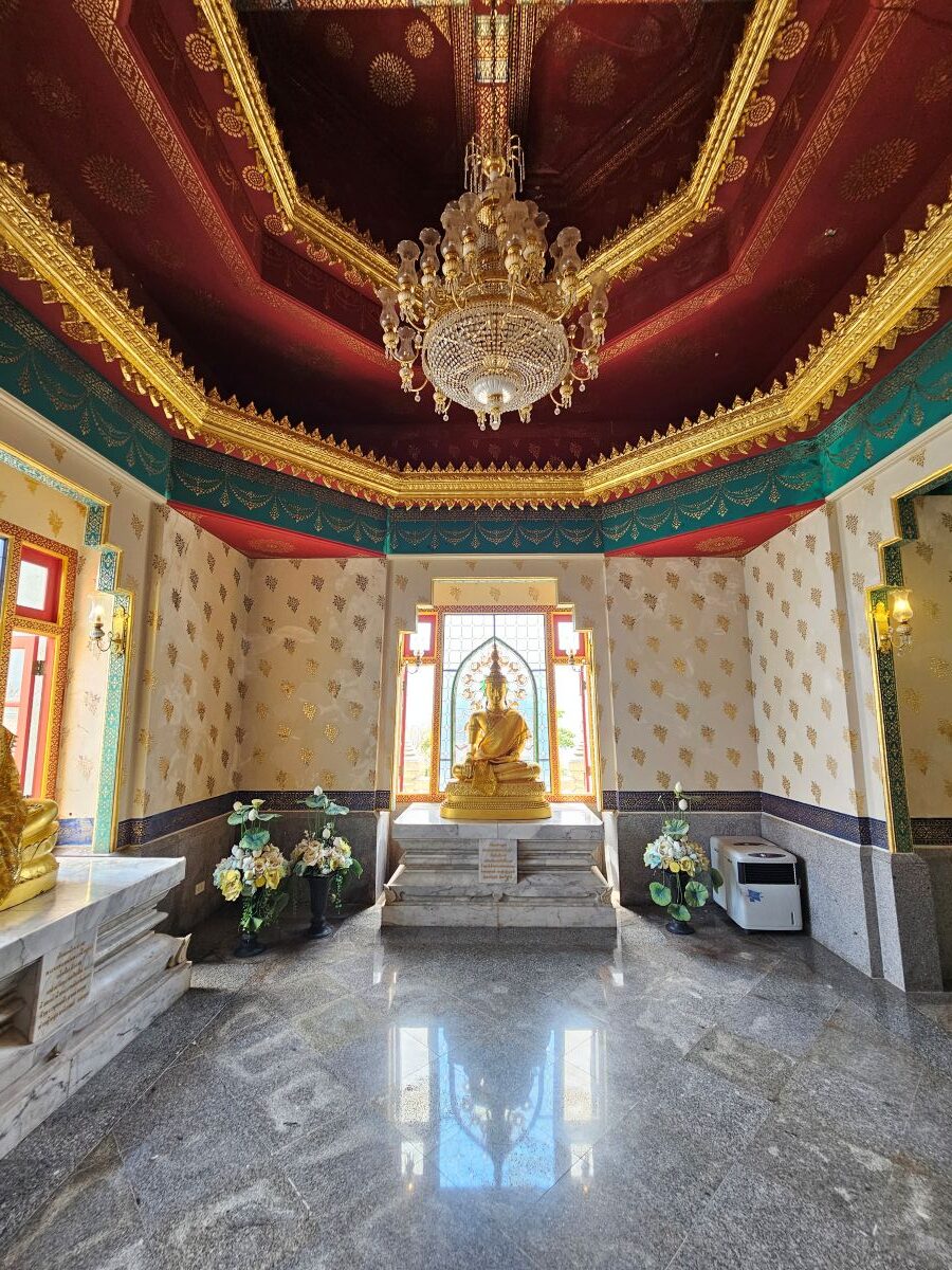 Im Tempel von Ban Krut, Thailand